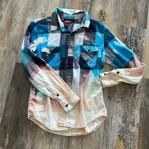 Women’s Arizona plaid / flannel button down shirt